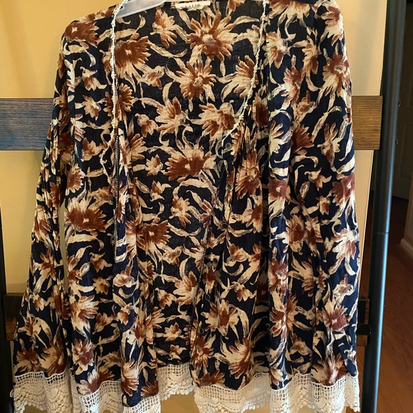 Float fall button up - Picture 1 of 3